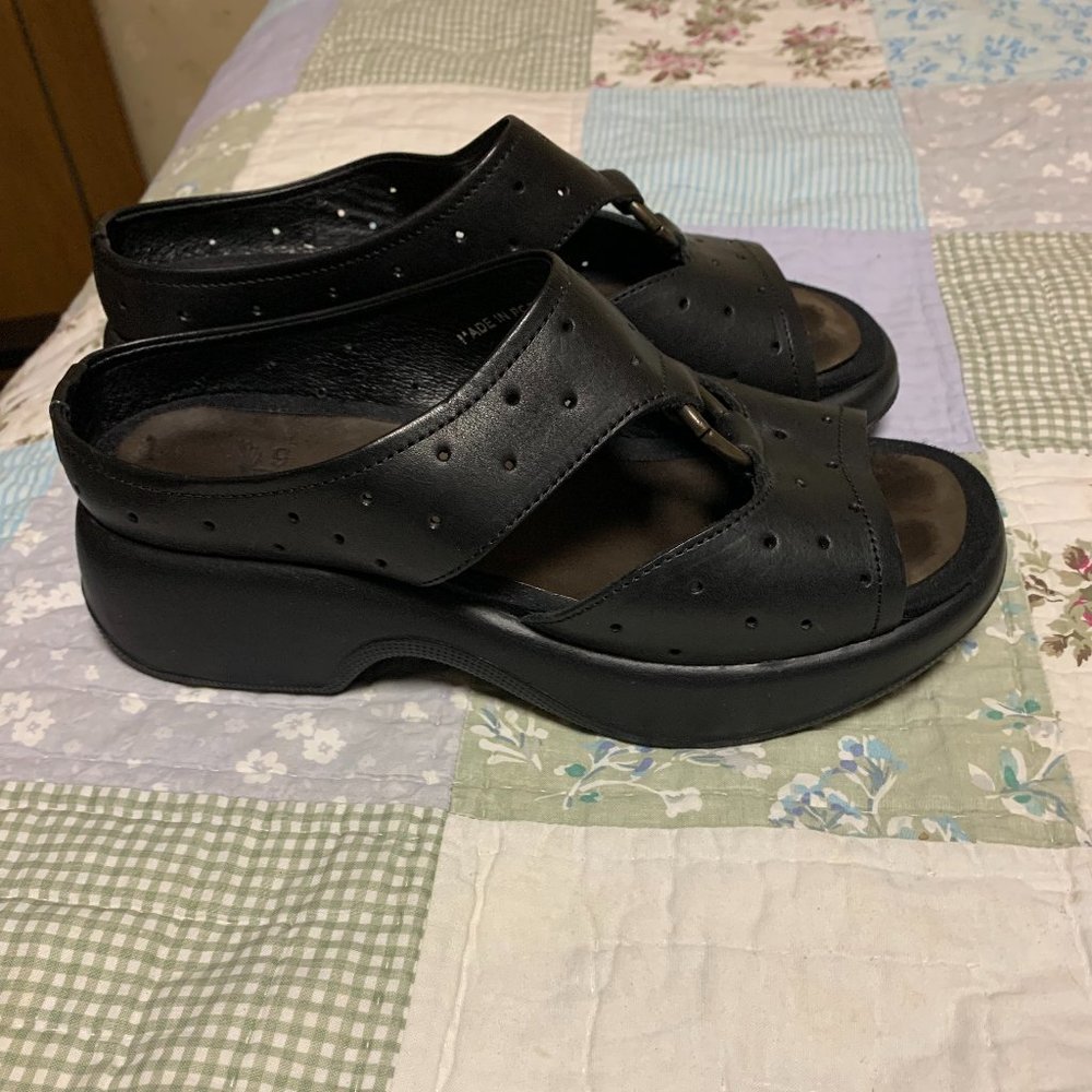 Adorable Dansko Black Sandals - Size 36 Eur